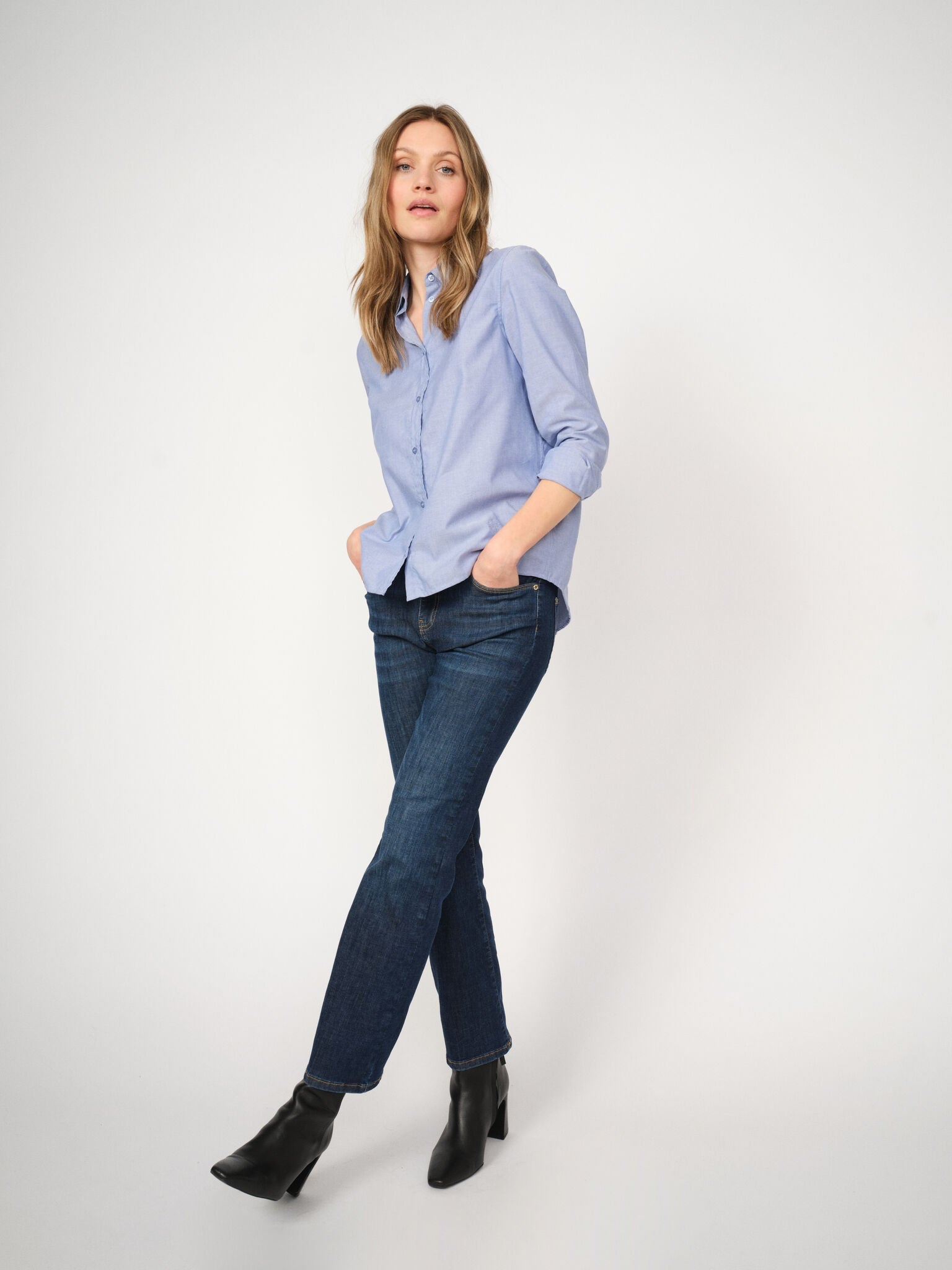 Modelshot / Blue Denim / Detail